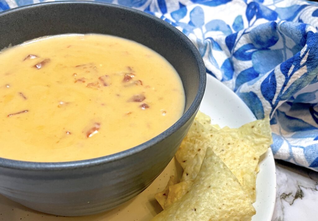 Queso (Mexican cheese dip with Velveeta) Mum Grub